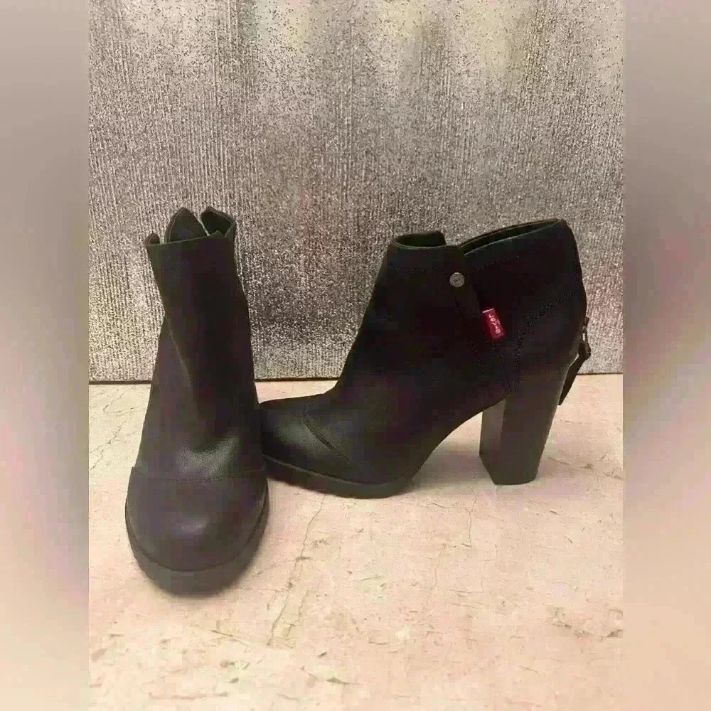 Never Worn Levis Brand Boots